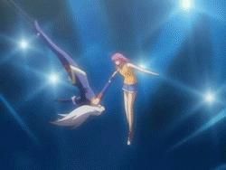 mi-a placut tare mult faza asta cand leon o trage pe sora pe scena cu forta  :nod: manevra preferata